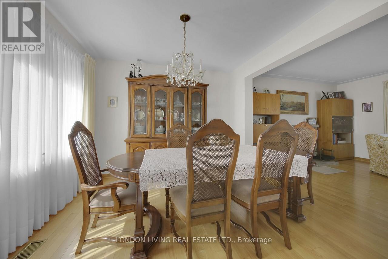 69 Rollingwood Circle, London North, Ontario  N6G 1R1 - Photo 10 - X12141215