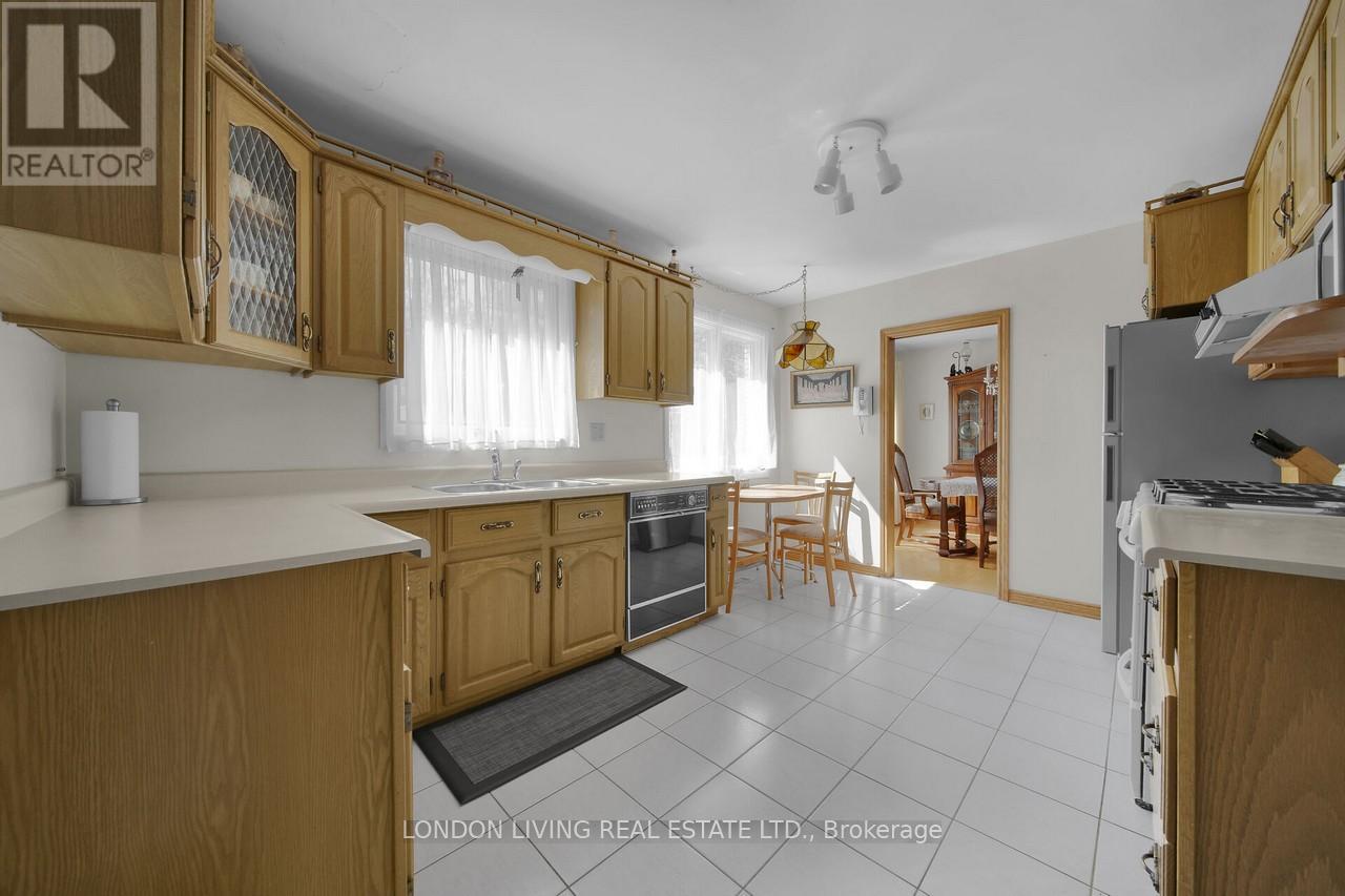 69 Rollingwood Circle, London North, Ontario  N6G 1R1 - Photo 12 - X12141215