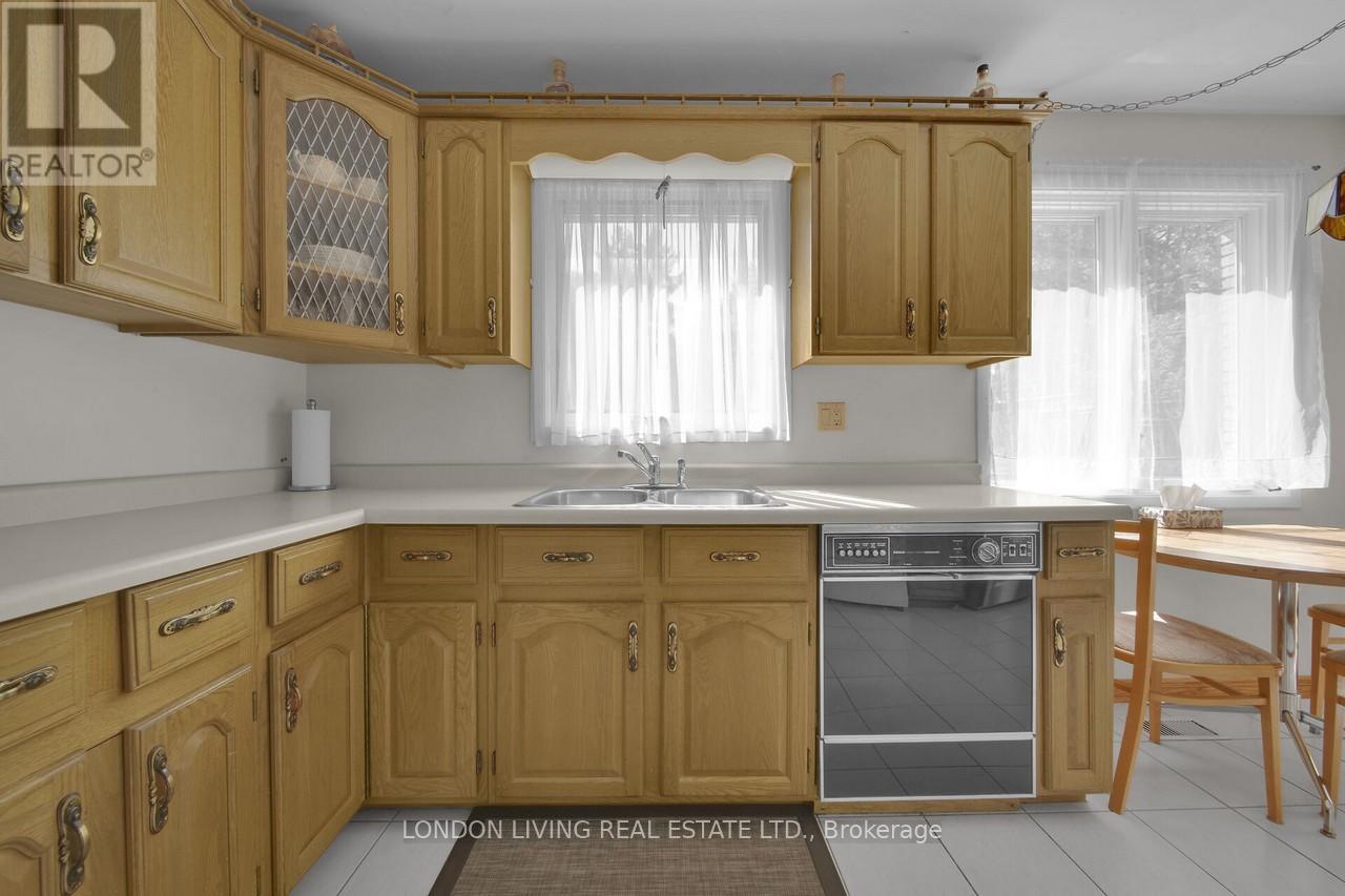 69 Rollingwood Circle, London North, Ontario  N6G 1R1 - Photo 13 - X12141215