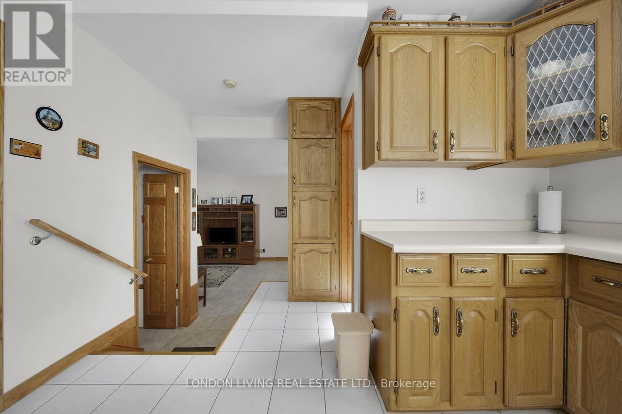 69 Rollingwood Circle, London North, Ontario  N6G 1R1 - Photo 14 - X12141215