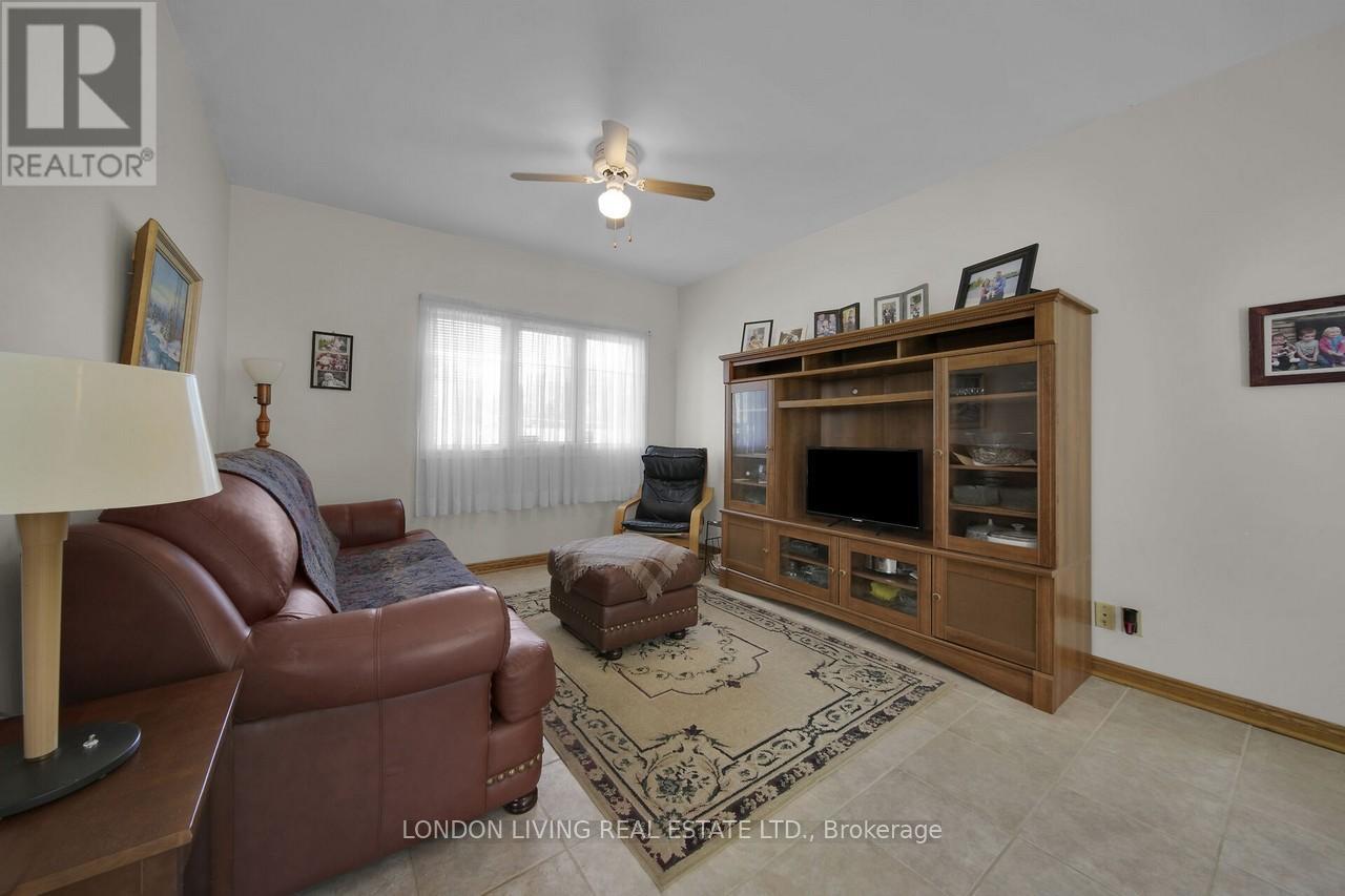 69 Rollingwood Circle, London North, Ontario  N6G 1R1 - Photo 15 - X12141215