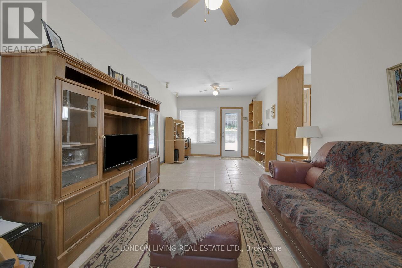 69 Rollingwood Circle, London North, Ontario  N6G 1R1 - Photo 16 - X12141215