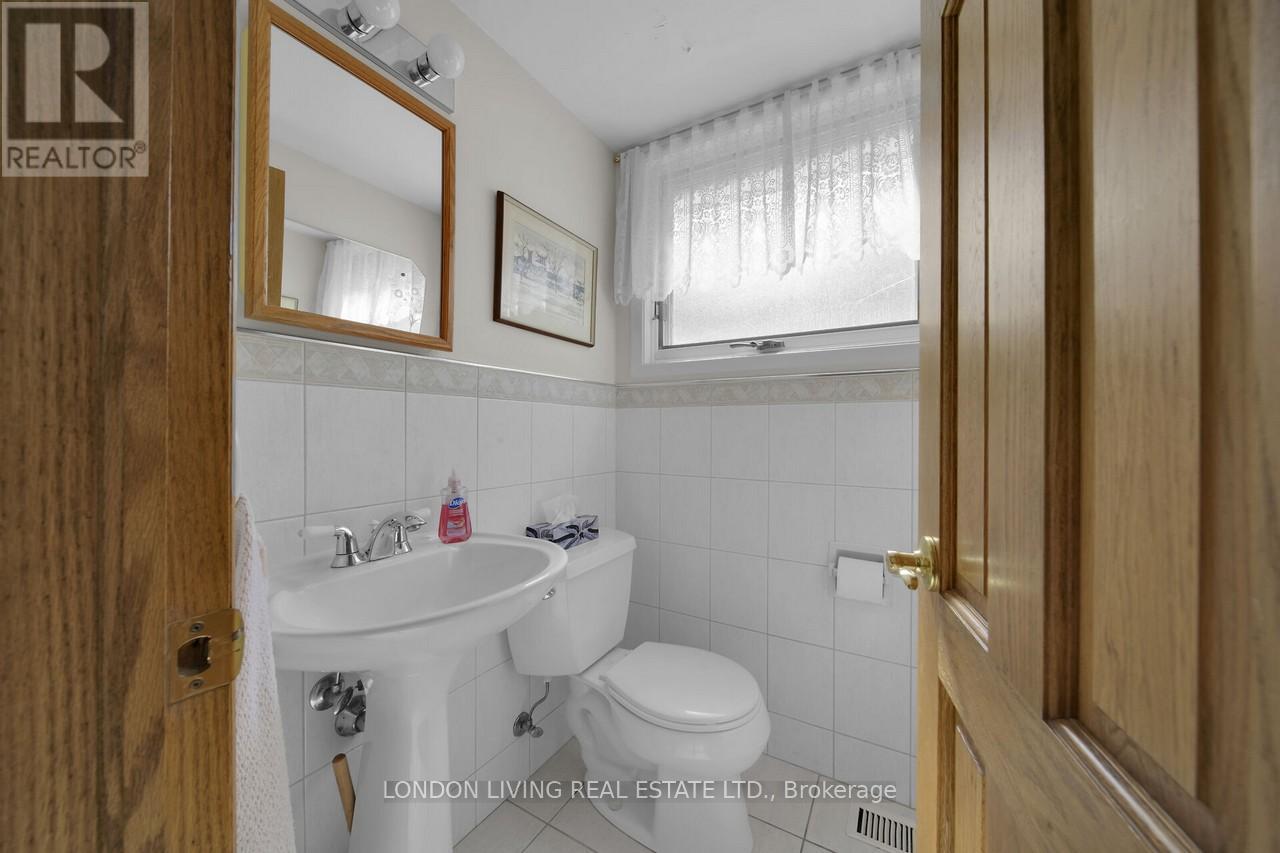 69 Rollingwood Circle, London North, Ontario  N6G 1R1 - Photo 17 - X12141215