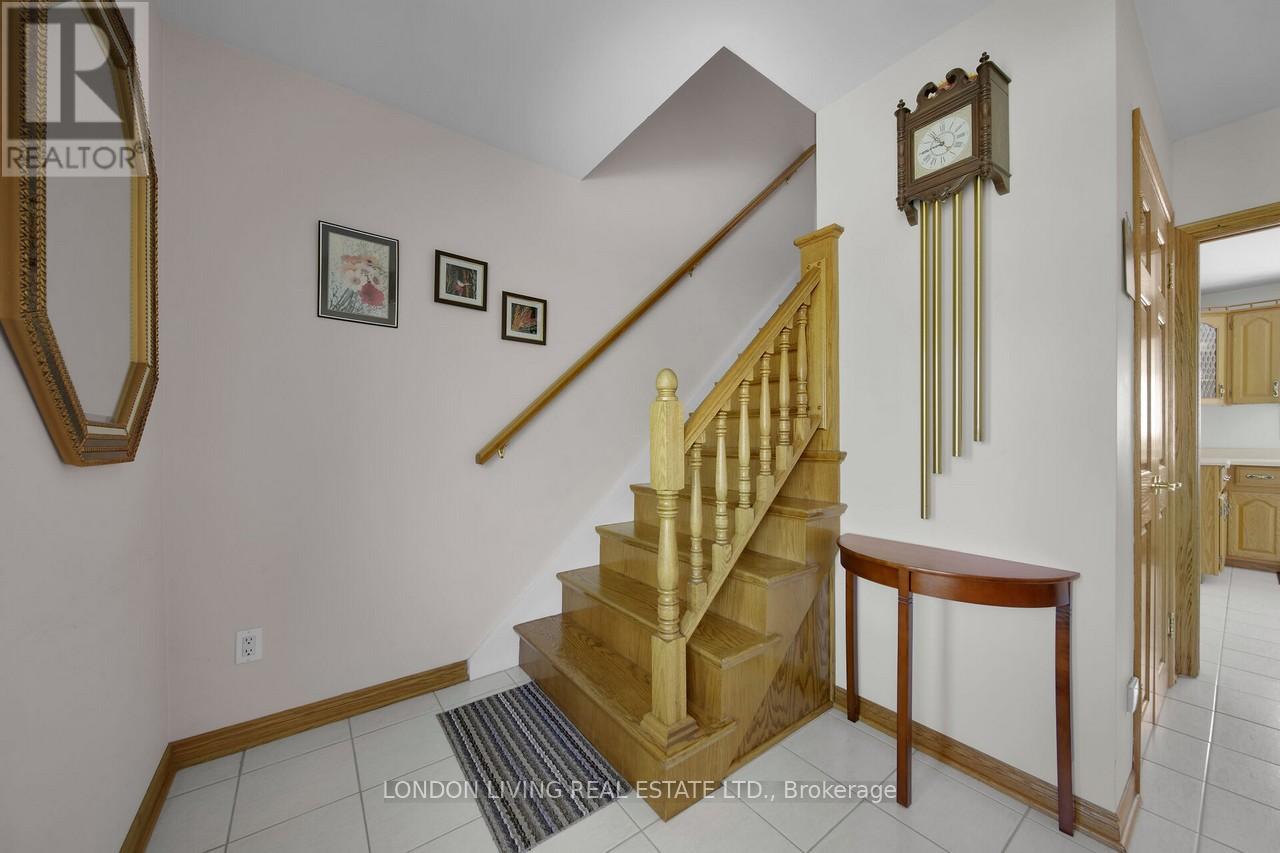 69 Rollingwood Circle, London North, Ontario  N6G 1R1 - Photo 18 - X12141215