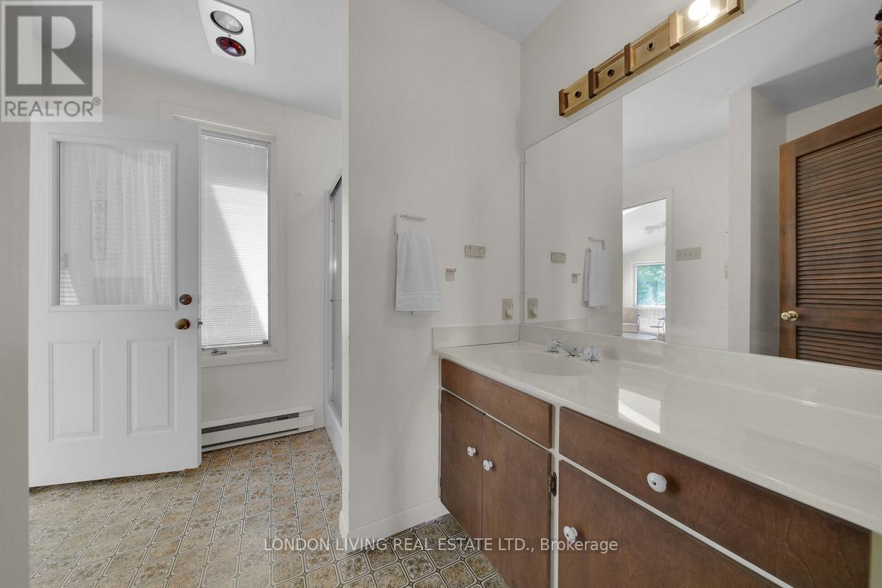 69 Rollingwood Circle, London North, Ontario  N6G 1R1 - Photo 22 - X12141215