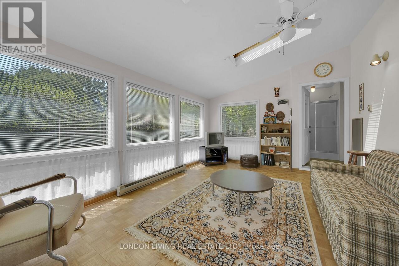 69 Rollingwood Circle, London North, Ontario  N6G 1R1 - Photo 25 - X12141215
