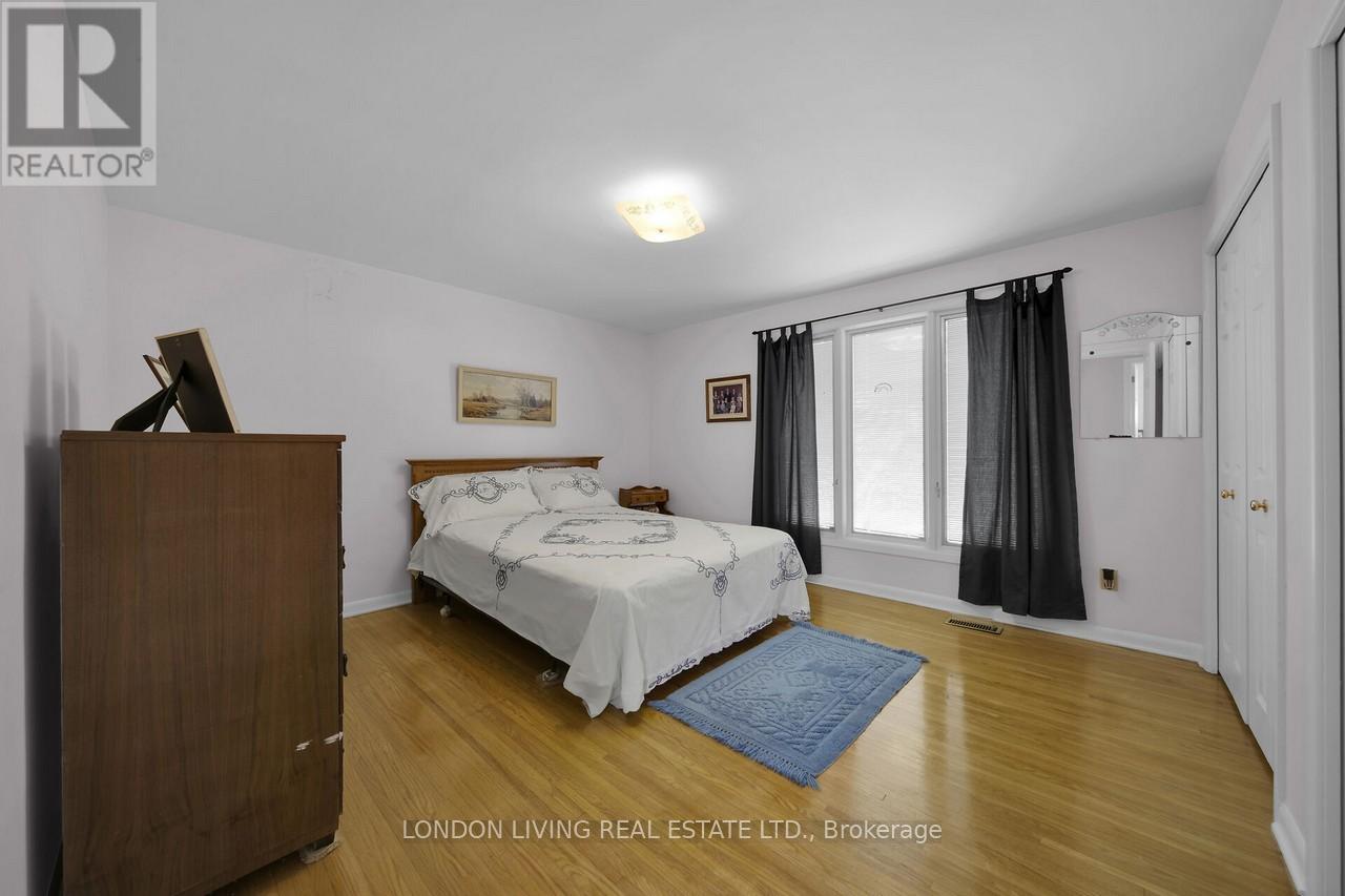 69 Rollingwood Circle, London North, Ontario  N6G 1R1 - Photo 26 - X12141215