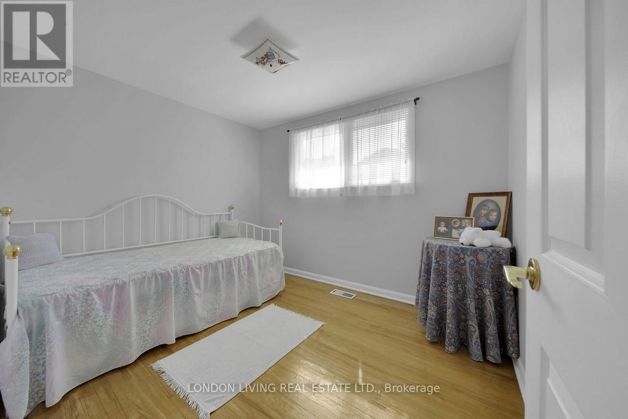 69 Rollingwood Circle, London North, Ontario  N6G 1R1 - Photo 29 - X12141215