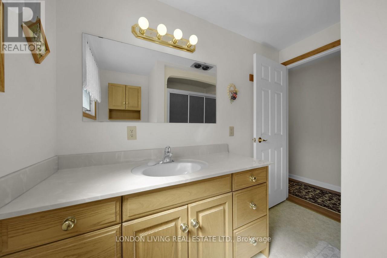 69 Rollingwood Circle, London North, Ontario  N6G 1R1 - Photo 31 - X12141215