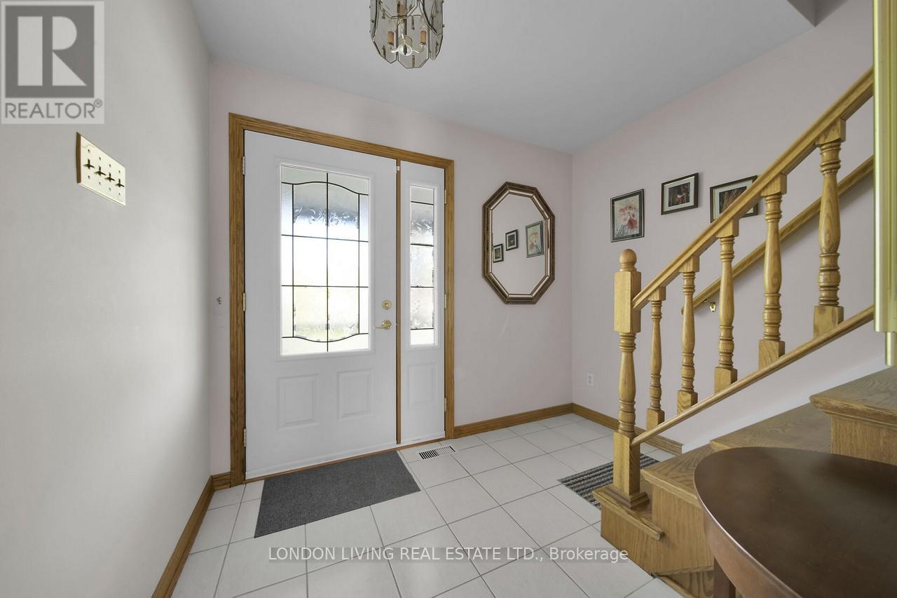 69 Rollingwood Circle, London North, Ontario  N6G 1R1 - Photo 6 - X12141215