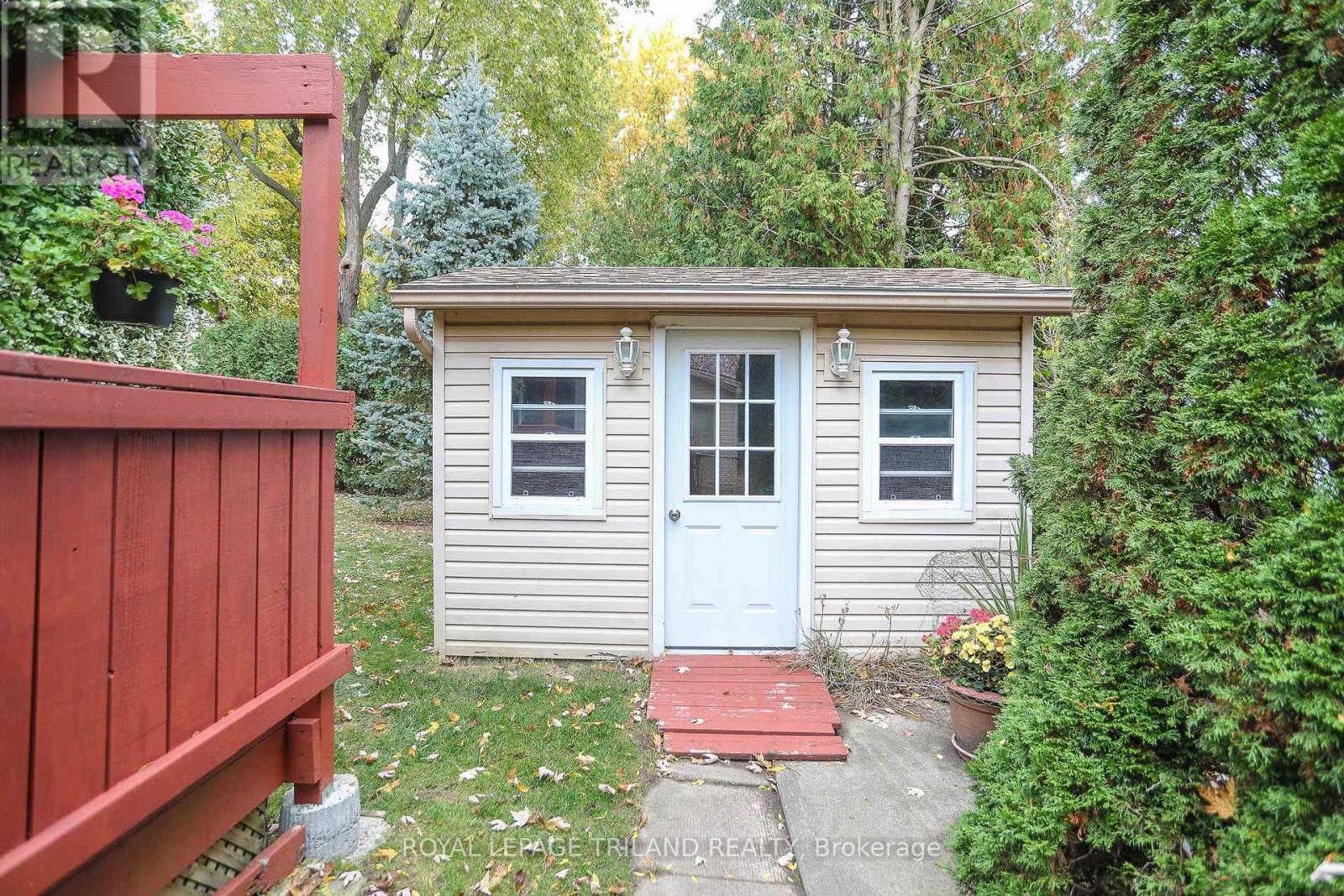 738 Barclay Road, London South, Ontario  N6K 1K7 - Photo 34 - X12141268