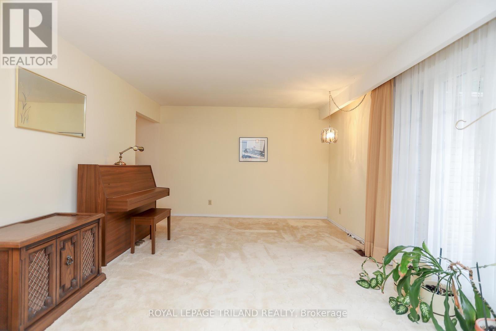 738 Barclay Road, London South, Ontario  N6K 1K7 - Photo 6 - X12141268