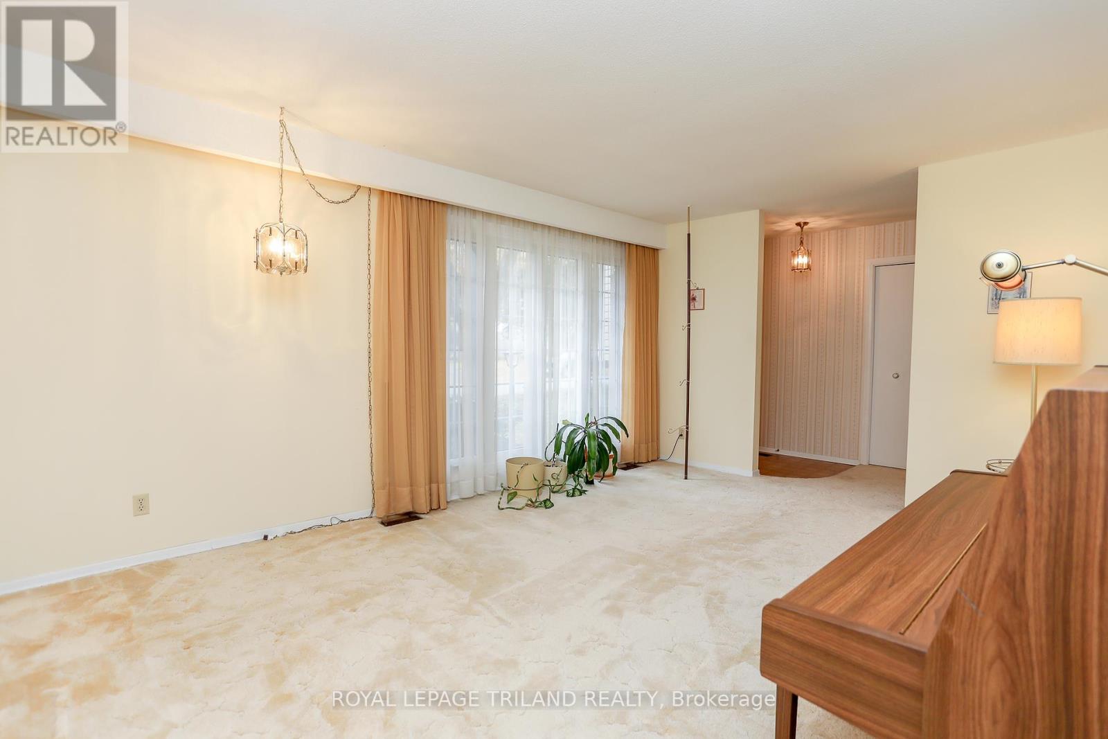 738 Barclay Road, London South, Ontario  N6K 1K7 - Photo 8 - X12141268