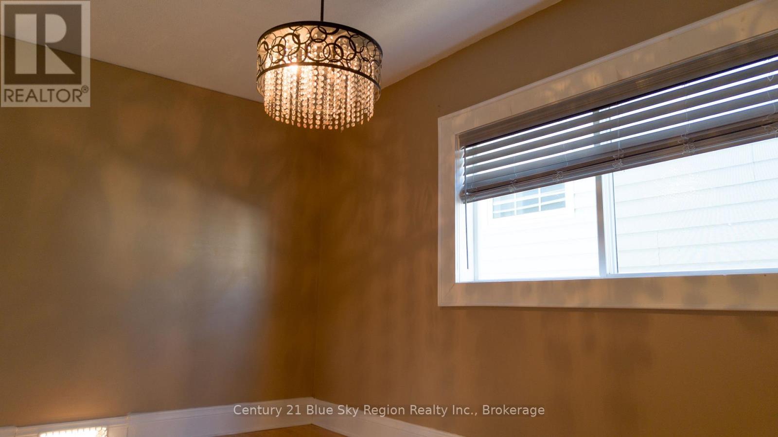 482 O'brien Street, North Bay (Central), Ontario  P1B 5W3 - Photo 8 - X12141232