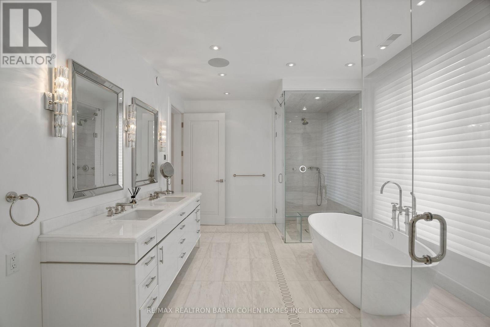 330 Vesta Drive, Toronto, Ontario  M5P 3A3 - Photo 17 - C12141042