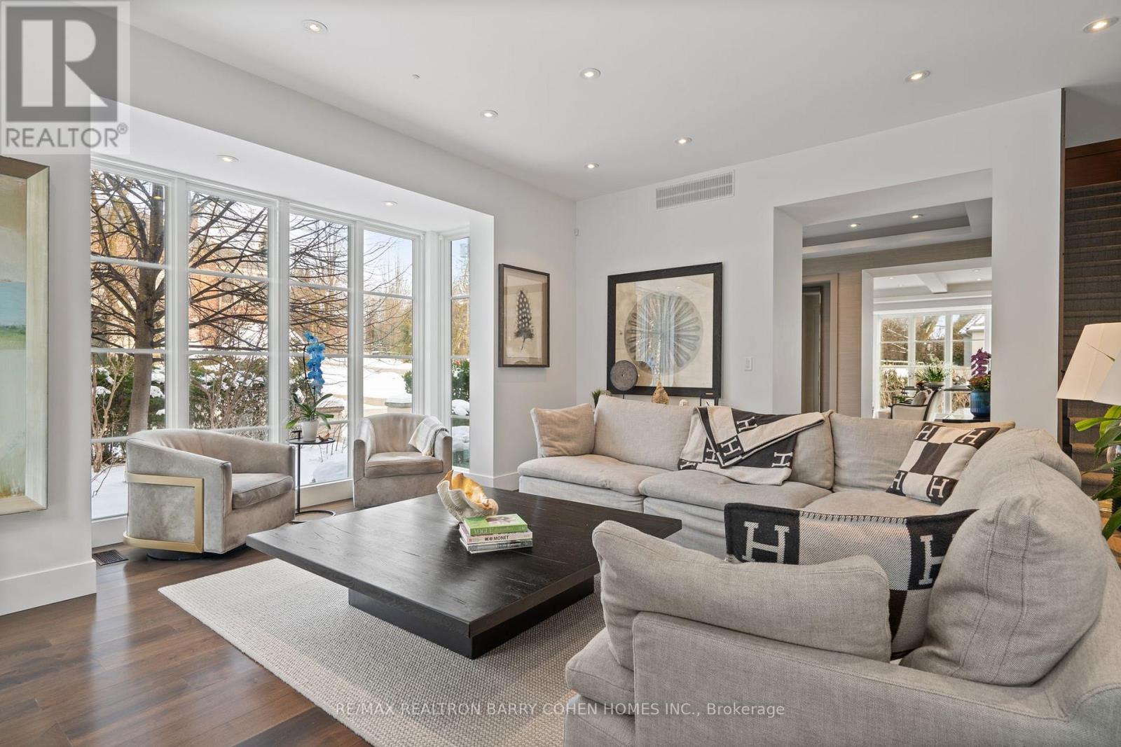 330 Vesta Drive, Toronto, Ontario  M5P 3A3 - Photo 6 - C12141042