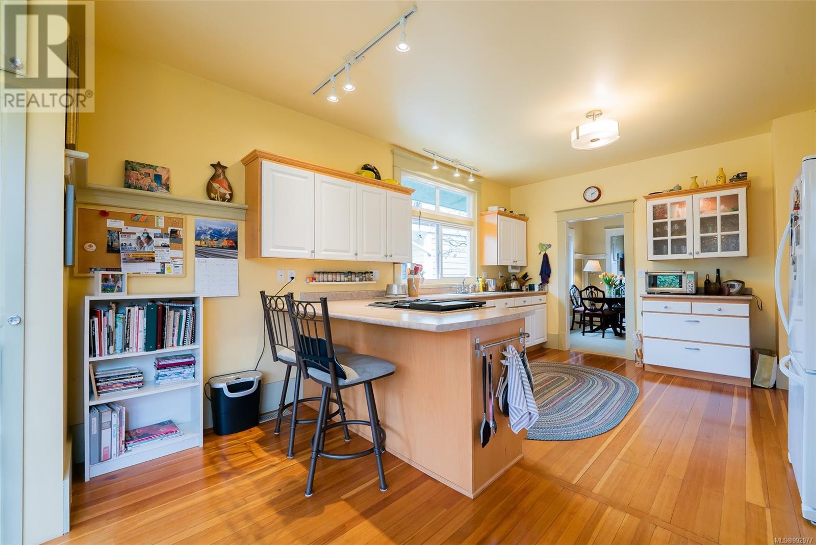 Property at 351 Milton St image 4