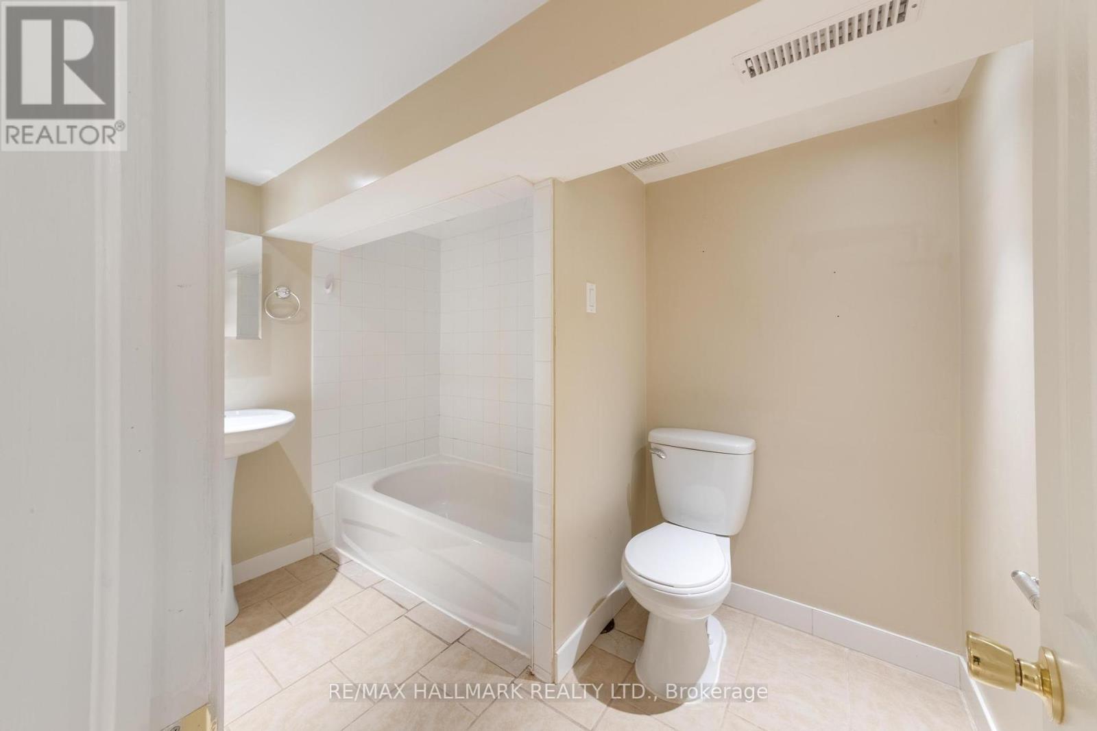 25 Norwood Terrace, Toronto, Ontario  M4E 2H2 - Photo 22 - E12141070