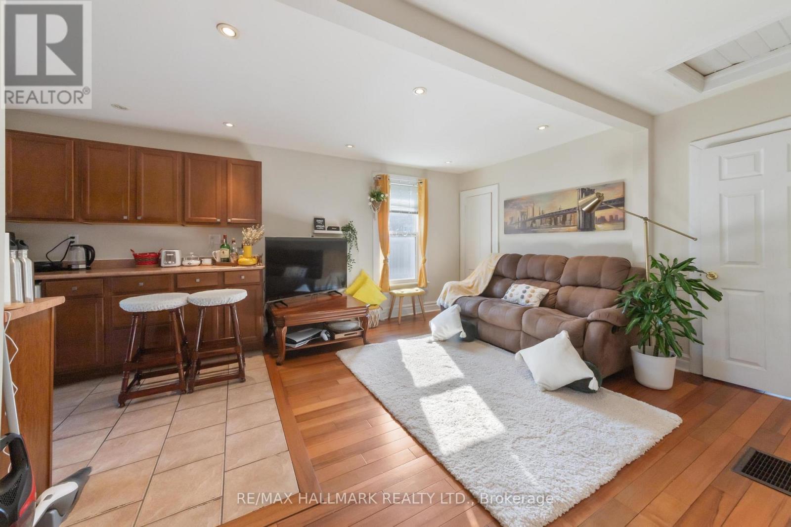 25 Norwood Terrace, Toronto, Ontario  M4E 2H2 - Photo 4 - E12141070