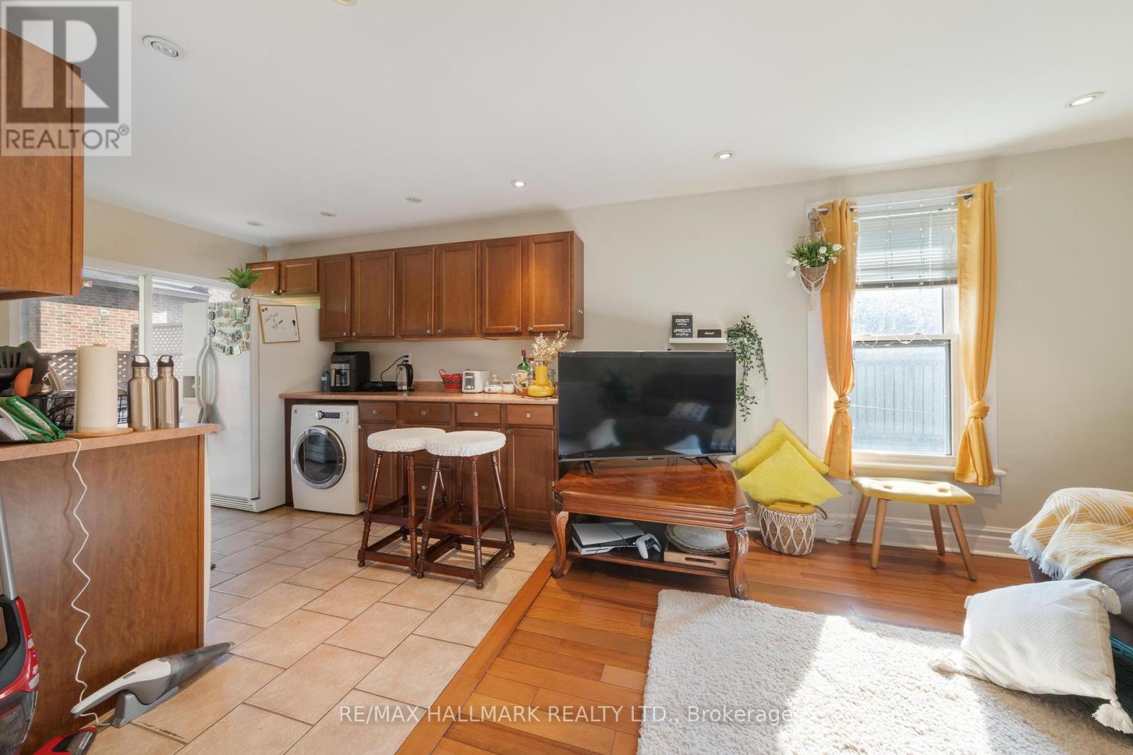 25 Norwood Terrace, Toronto, Ontario  M4E 2H2 - Photo 6 - E12141070
