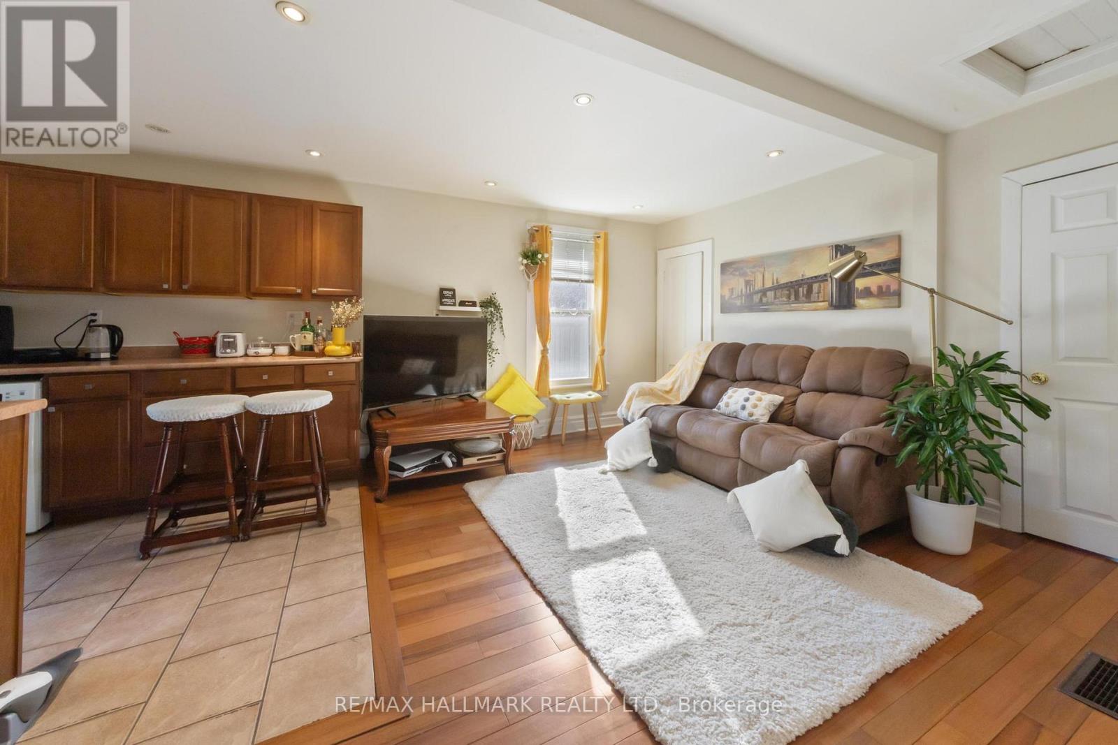 25 Norwood Terrace, Toronto, Ontario  M4E 2H2 - Photo 7 - E12141070