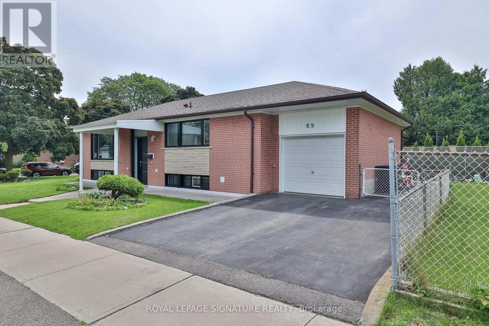 89 Thistle Down Boulevard, Toronto, Ontario  M9V 1J3 - Photo 2 - W12140914