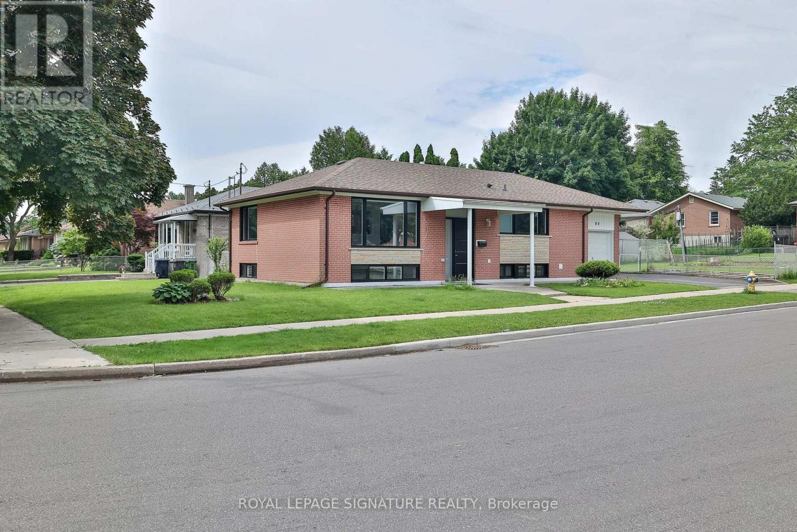 89 Thistle Down Boulevard, Toronto, Ontario  M9V 1J3 - Photo 5 - W12140914