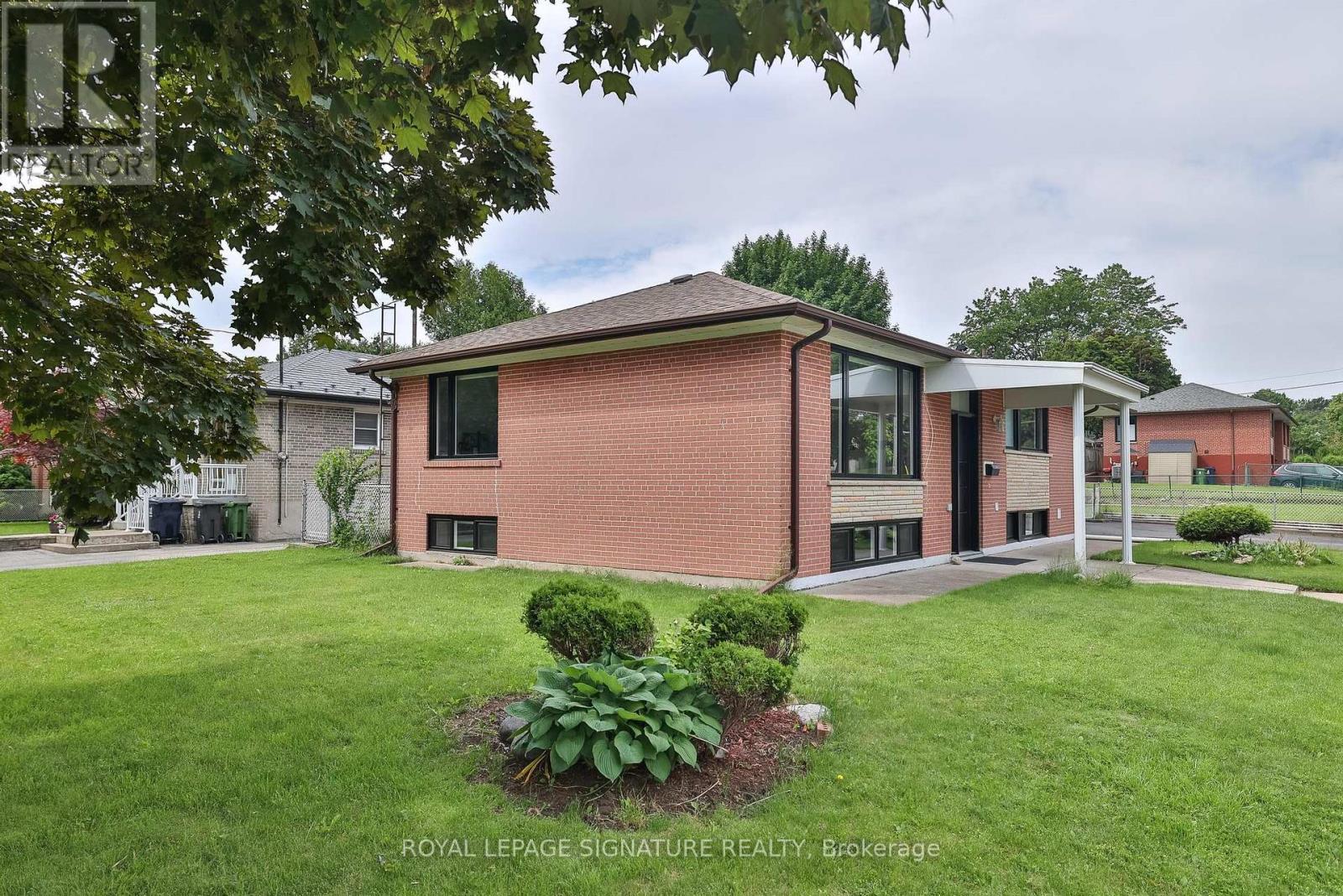 89 Thistle Down Boulevard, Toronto, Ontario  M9V 1J3 - Photo 3 - W12140914