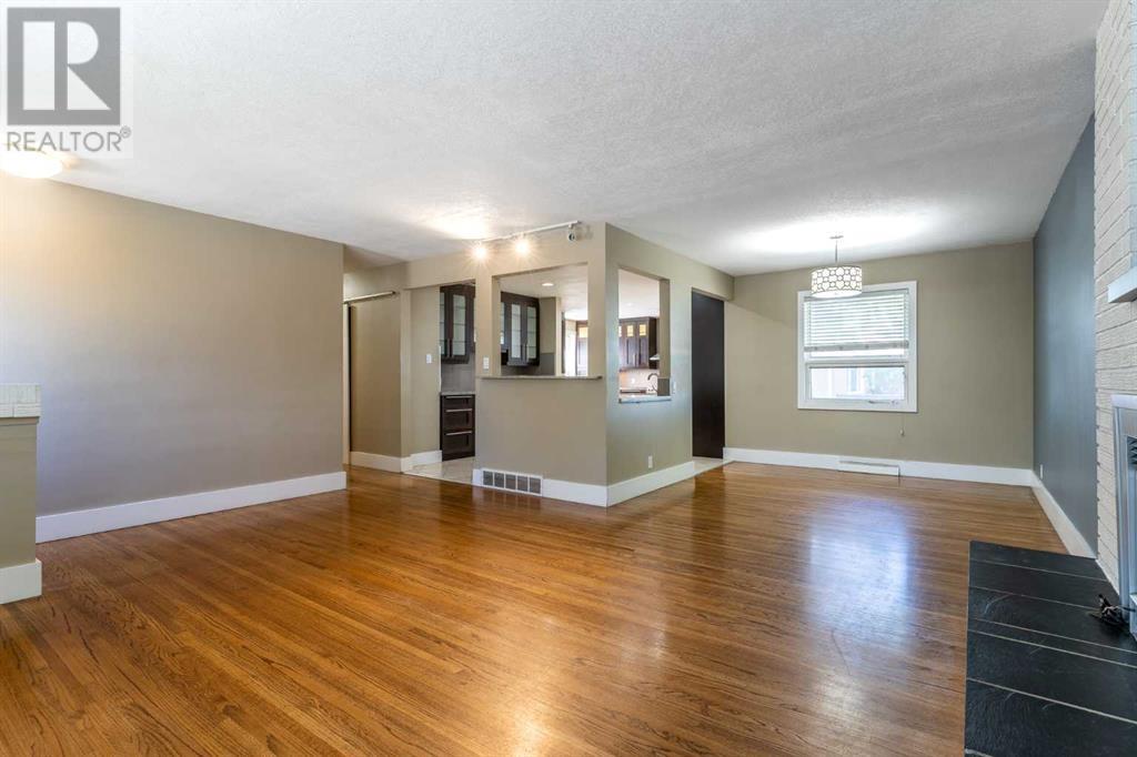 Property at 604 61 Avenue SW image 4