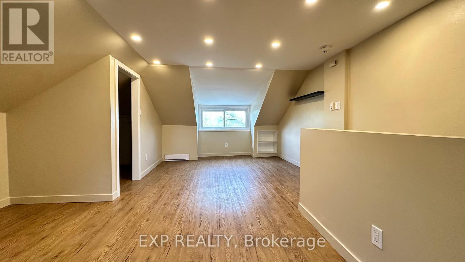 22 Charlotte Street, Belleville, Ontario  K8P 1E2 - Photo 9 - X12141244