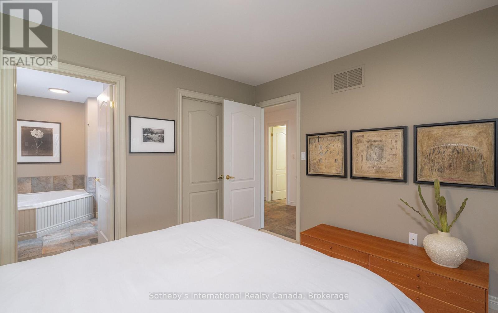 180 Timmons Street, Blue Mountains, Ontario  L9Y 0L2 - Photo 6 - X12141258