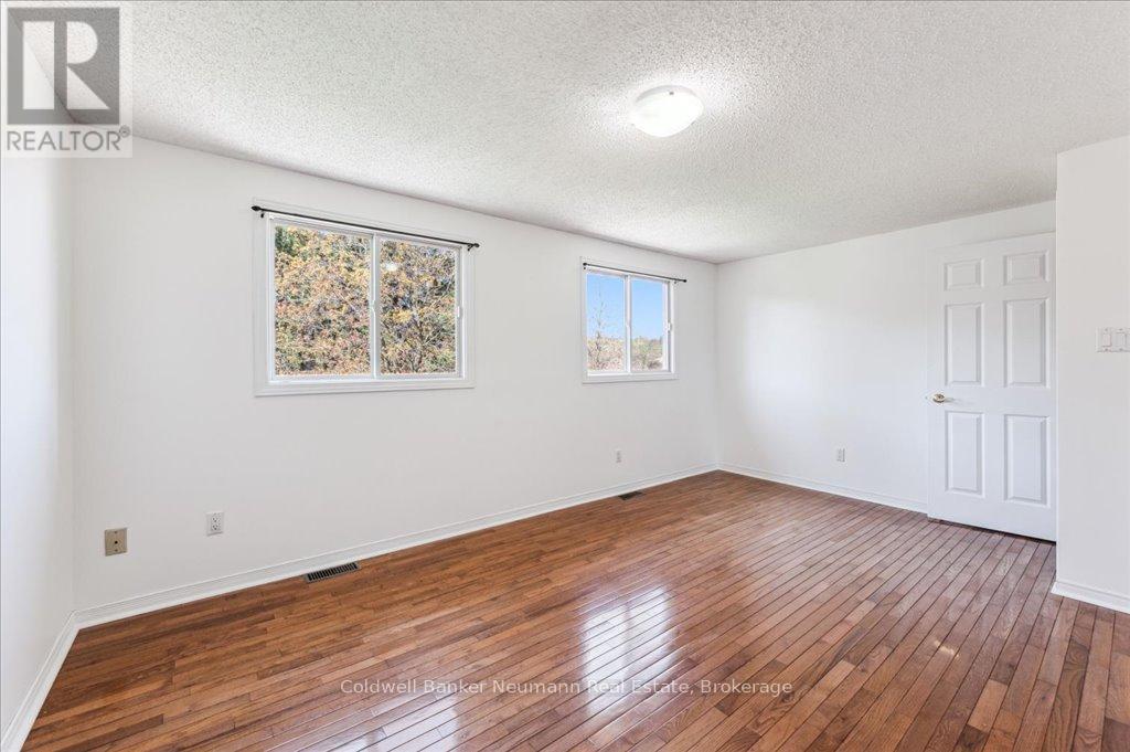 203 Elmira Road S, Guelph (Willow West/sugarbush/west Acres), Ontario  N1K 1R2 - Photo 22 - X12141313