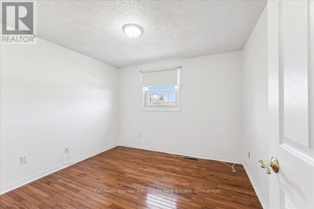 203 Elmira Road S, Guelph (Willow West/sugarbush/west Acres), Ontario  N1K 1R2 - Photo 25 - X12141313