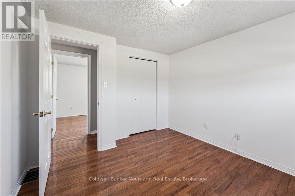 203 Elmira Road S, Guelph (Willow West/sugarbush/west Acres), Ontario  N1K 1R2 - Photo 26 - X12141313