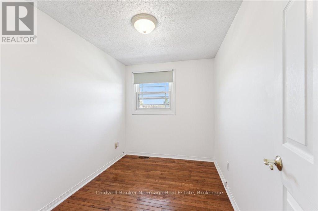 203 Elmira Road S, Guelph (Willow West/sugarbush/west Acres), Ontario  N1K 1R2 - Photo 27 - X12141313