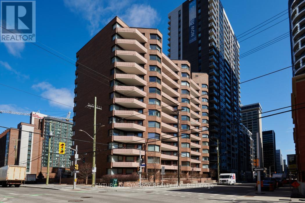202 - 151 Bay Street, Ottawa, Ontario  K1R 7T2 - Photo 2 - X12141114