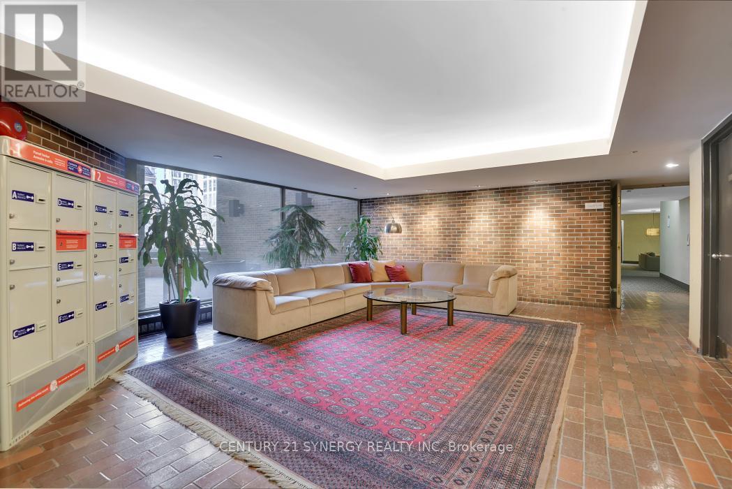 202 - 151 Bay Street, Ottawa, Ontario  K1R 7T2 - Photo 5 - X12141114