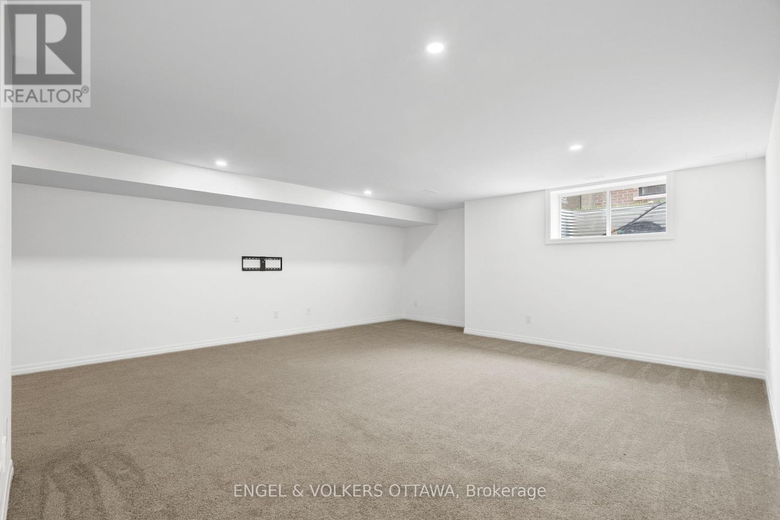 606 Mikinak Road, Ottawa, Ontario  K1K 3X7 - Photo 27 - X12141134