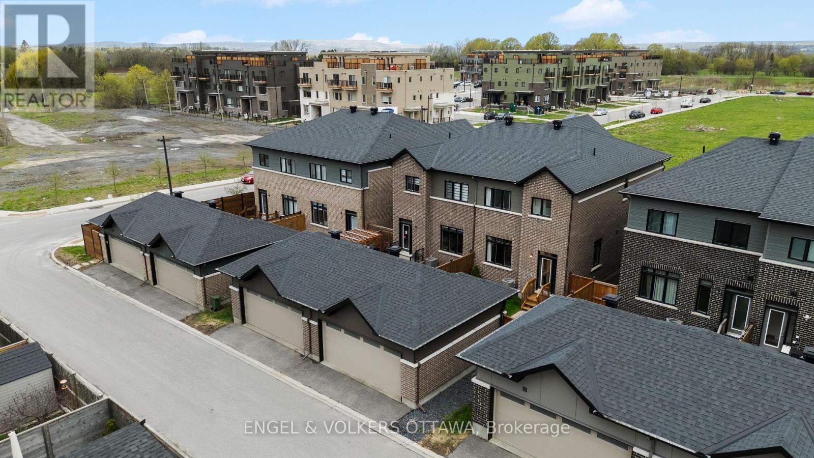 606 Mikinak Road, Ottawa, Ontario  K1K 3X7 - Photo 37 - X12141134