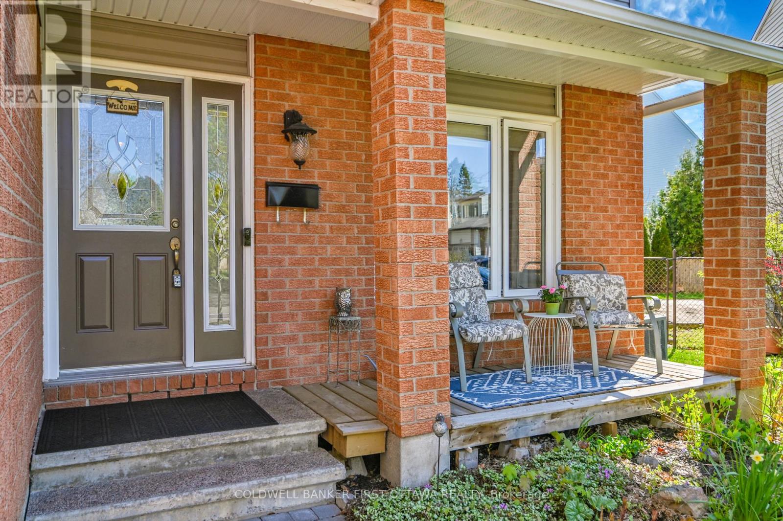 21 Tammela Court, Ottawa, Ontario  K1T 2E7 - Photo 3 - X12141298