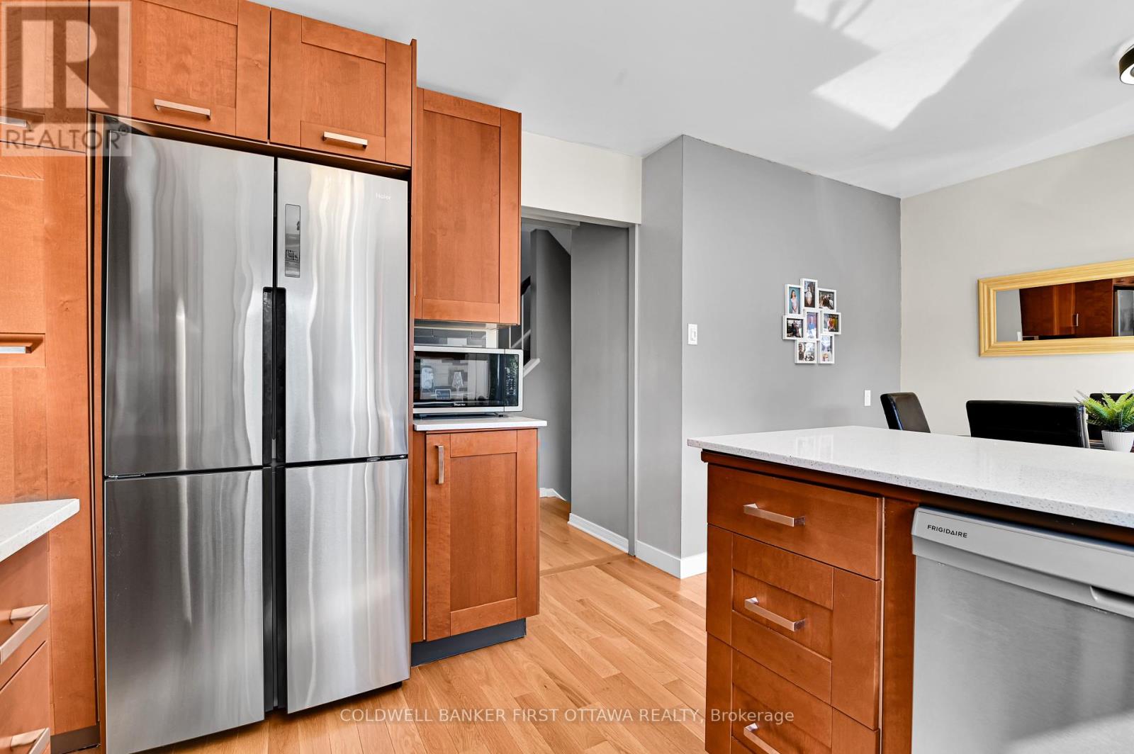 21 Tammela Court, Ottawa, Ontario  K1T 2E7 - Photo 9 - X12141298
