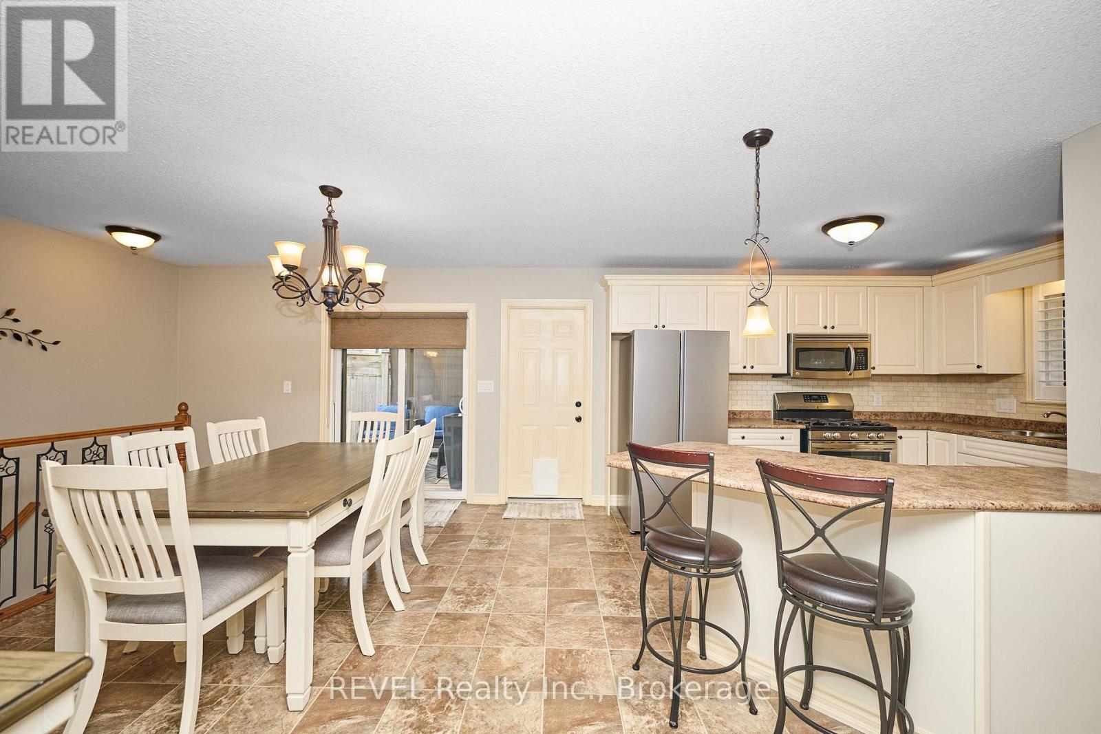 350 Thornwood Avenue, Fort Erie, Ontario  L0S 1N0 - Photo 19 - X12141239