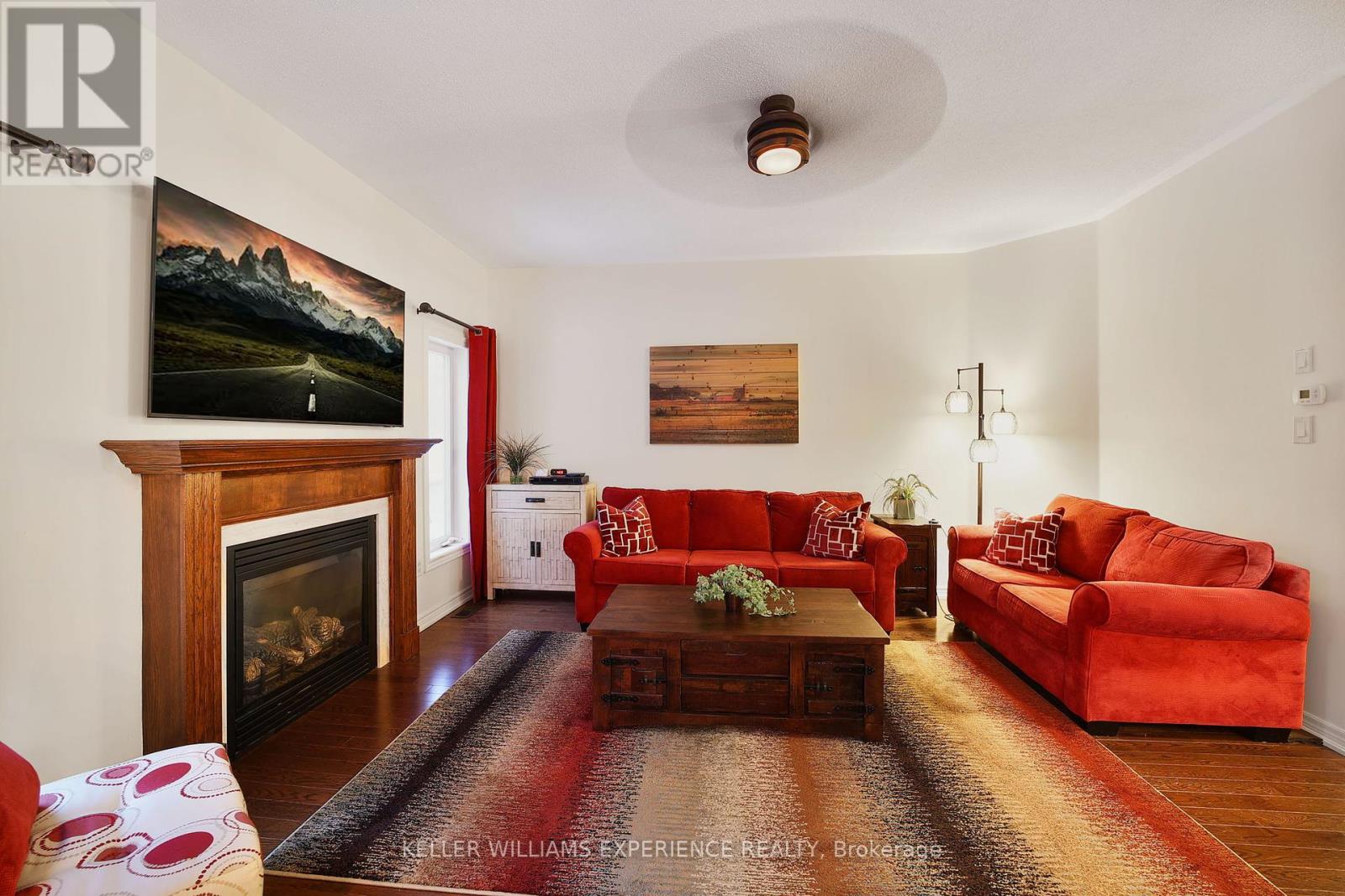 248 Greenwood Drive, Essa, Ontario  L3W 0E9 - Photo 5 - N12141076
