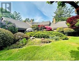 2761 Arbutus Rd, saanich, British Columbia