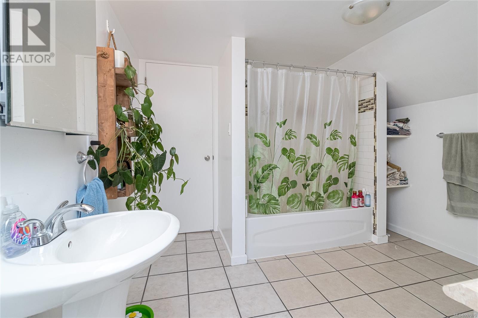 2335 Howard St, Victoria, British Columbia  V8R 4K8 - Photo 10 - 997975