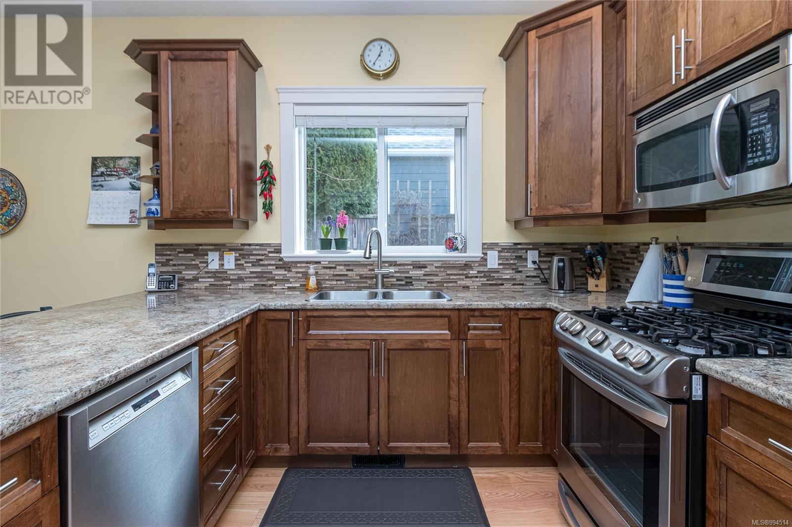 Property at 2571 McClaren Rd image 3