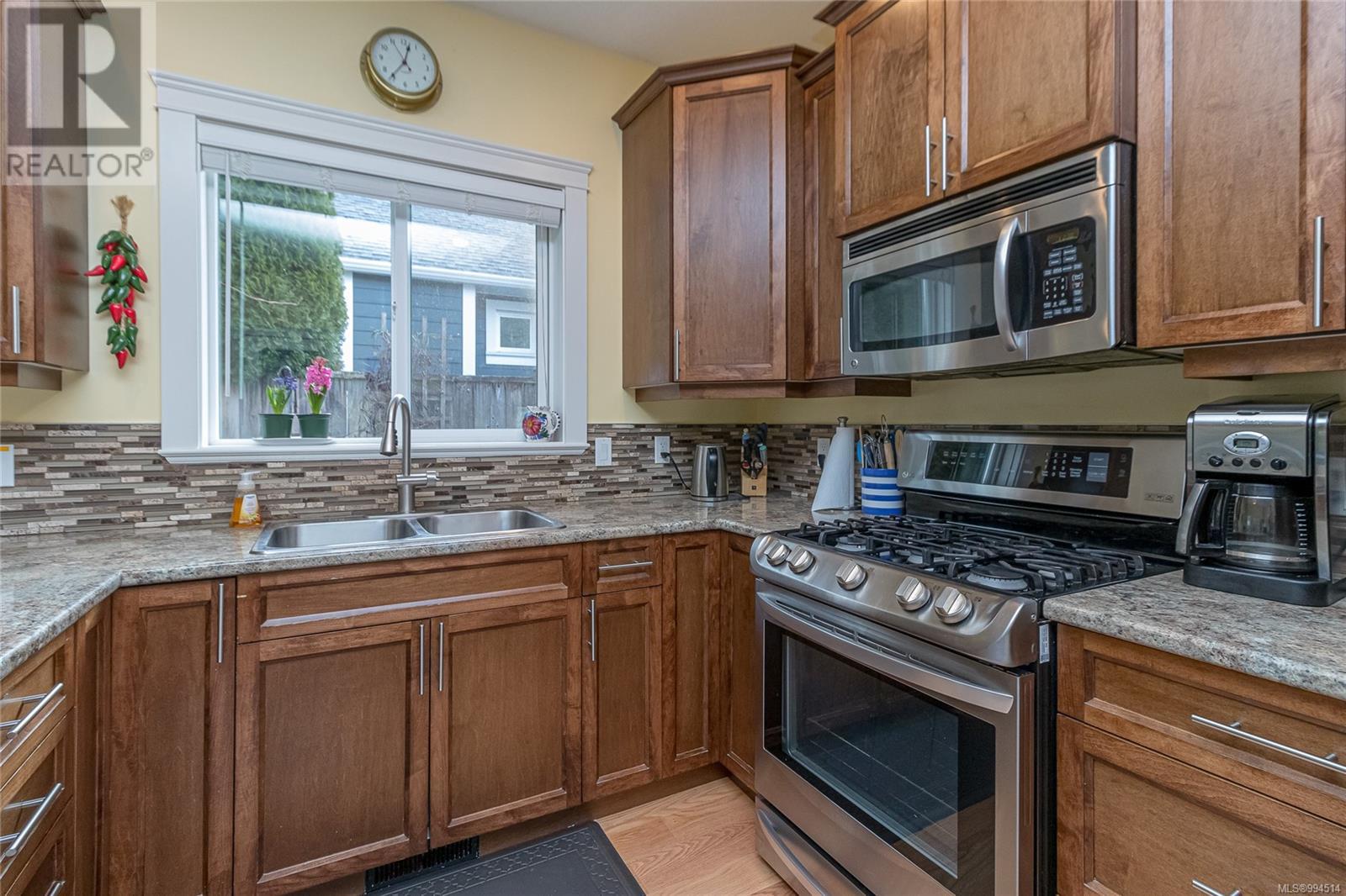 Property at 2571 McClaren Rd image 4