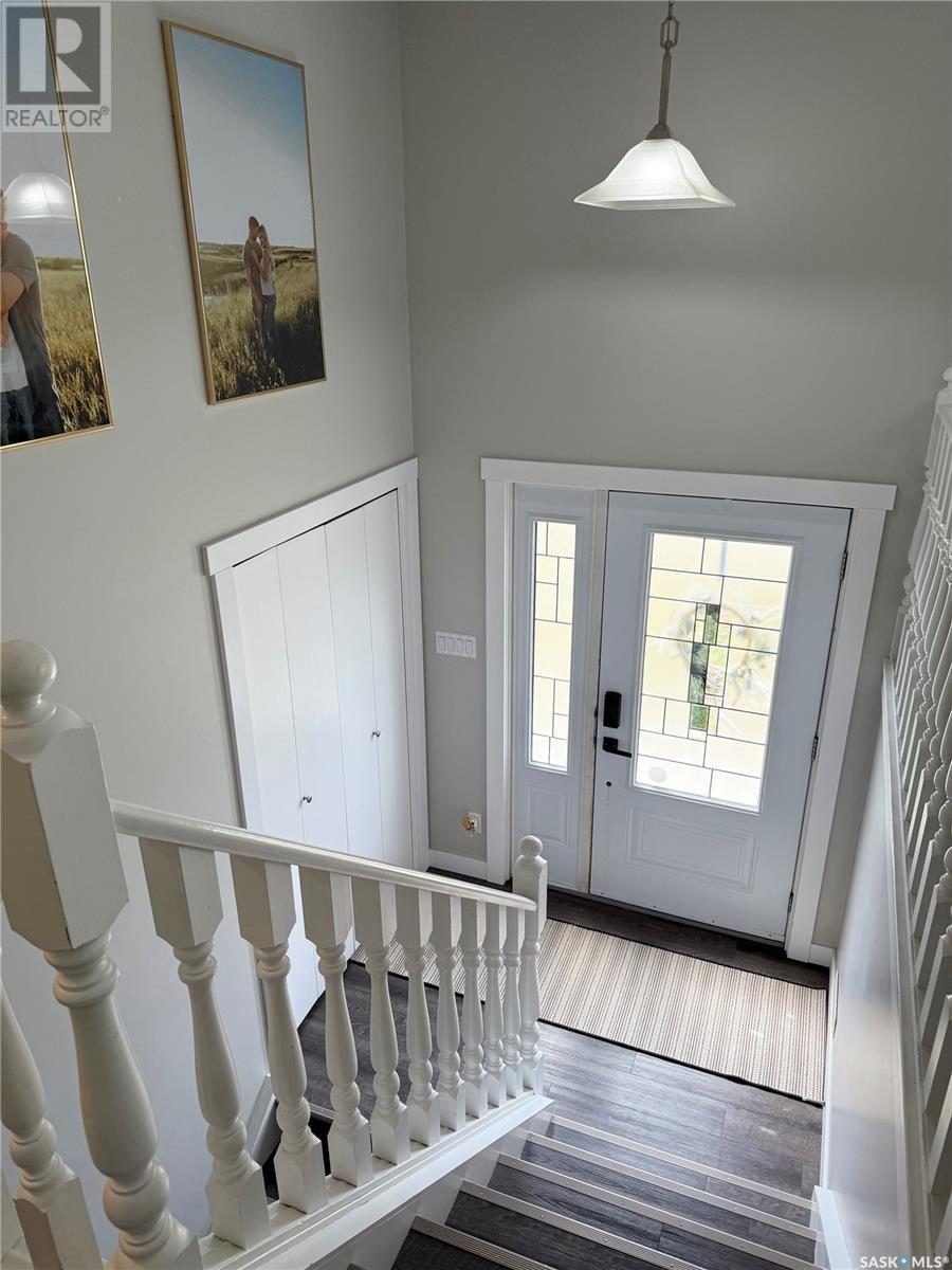 Property at 301 Neufeld AVENUE image 2