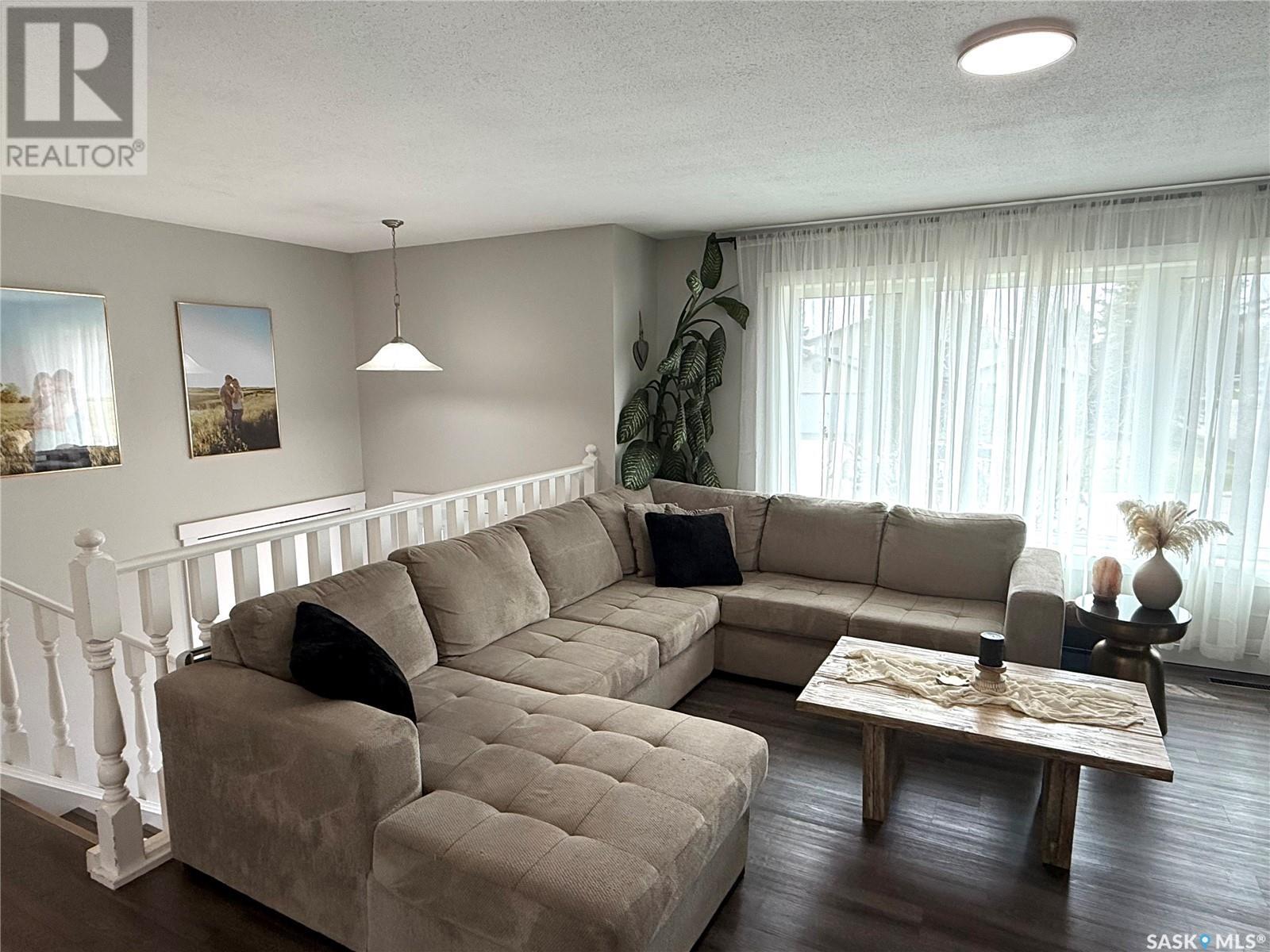 Property at 301 Neufeld AVENUE image 4