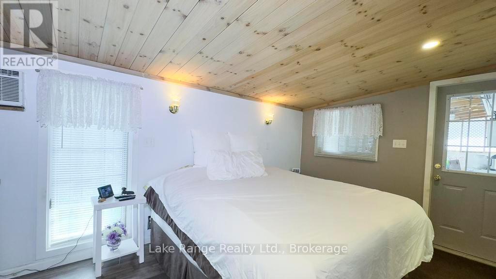 804 Meadow Place, Huron-Kinloss, Ontario  N2Z 2X3 - Photo 18 - X12117021